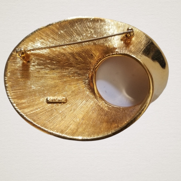 Vintage Mid Century Monet Oval Gold Tone Brooch Pin - Picture 12 of 12